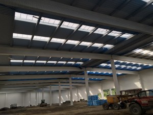 Montaje de #policarbonato curvo en #cubierta #chapa #metálica