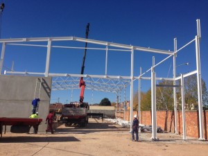 Estructura metálica y prefabricado de hormigón
