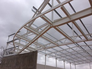 Estructura metálica voladizo curvo oficinas