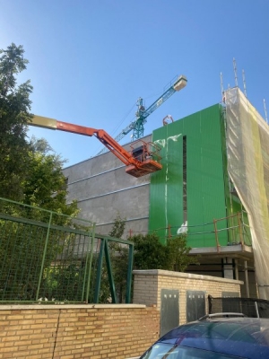 Fachada de panel sandwich verde clorofila