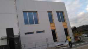 Fachada metálica aluminio Nave Lontana