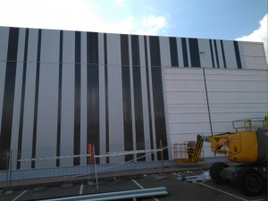 Fachada metálica aluminio Nave Lontana