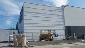 Fachada metálica aluminio Nave Lontana, rastrelado con perfil metálico