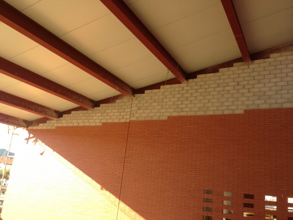 Estructura y cerramientos de panel sandwich para techo de marquesinas - Adjudicación ampliación - Colegio Público de Educación Infantil. María de Huerva (Zaragoza)