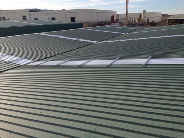Finalización de los trabajos de rehabilitación de lucernarios en cubierta para Arvamax SL , Pol. Centrovía, La Muela (Zaragoza)