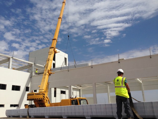 Adjudicación de cubierta metálica panel sadnwich para el nuevo Parque de Bomberos de Tarazona (Zaragoza)